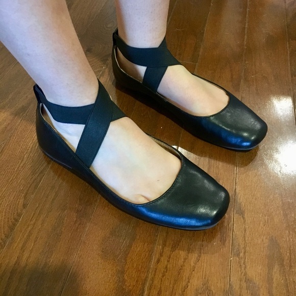 Shoes - Black ballet style flats